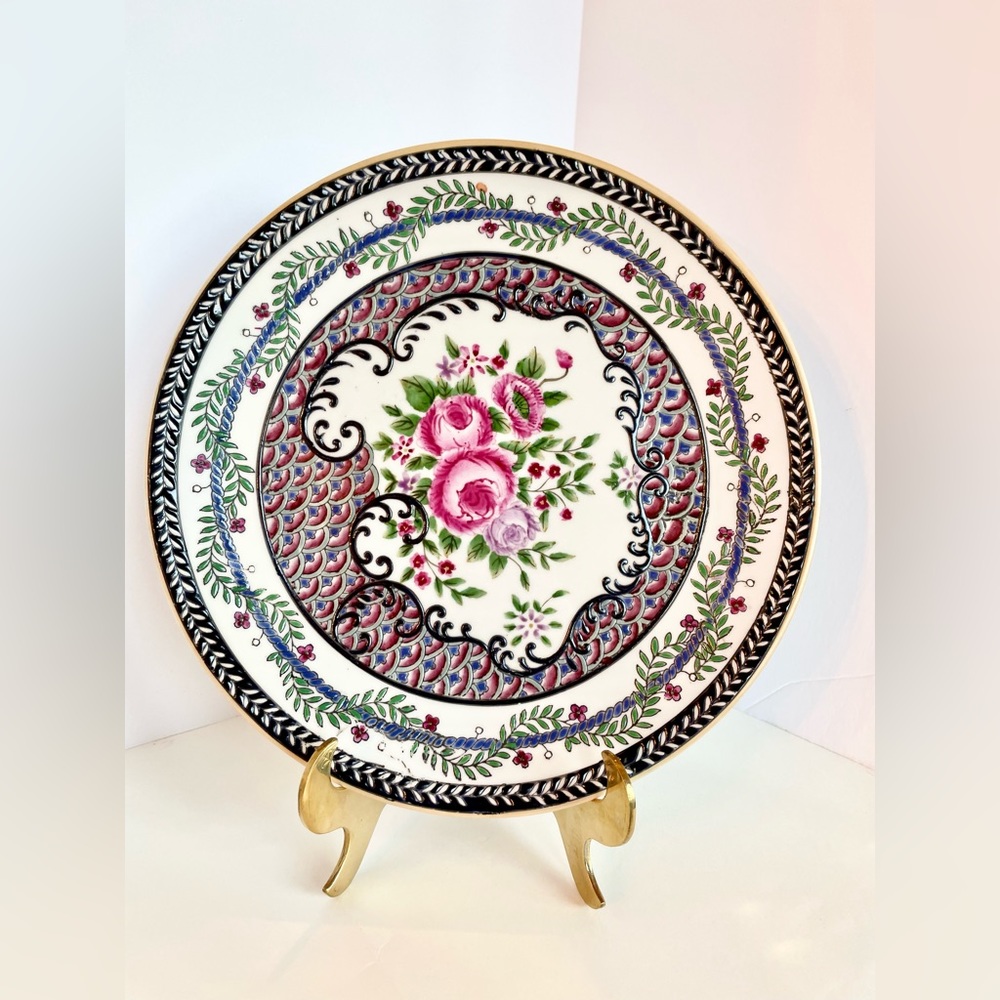 Gorgeous colors vintage large CHINESE FAMILLE ROSE PLATE very sought after